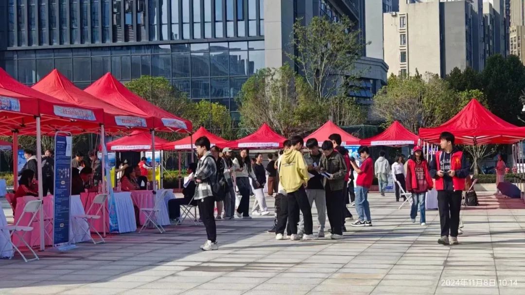 1745216500853040959.jpg 640.jpg